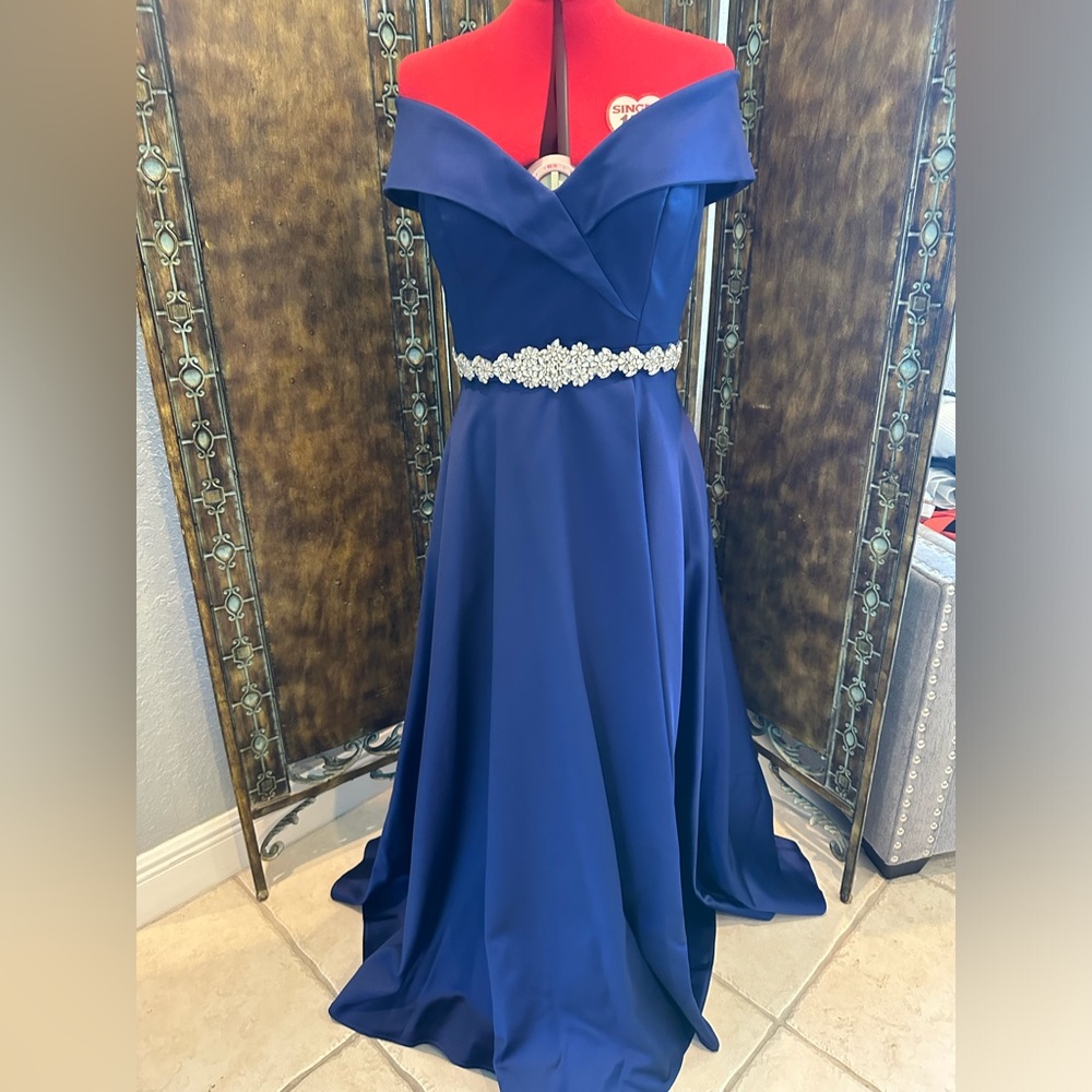 Xscape Women's Off-The-Shoulder Sweetheart Gown And Custom Rhinestone Waistband